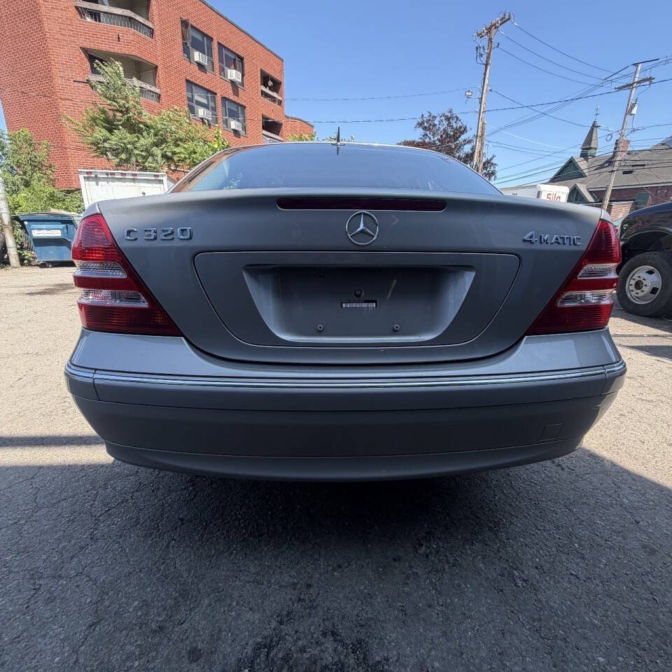 Used 2005 Mercedes-Benz C 320 4MATIC Sedan image 10