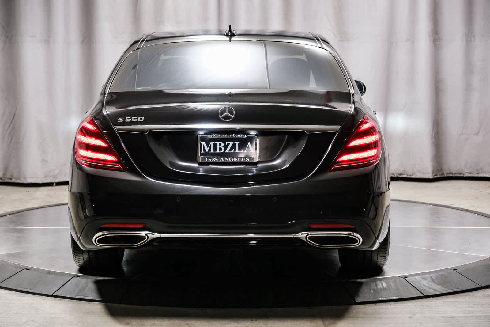 Used 2018 Mercedes-Benz S 560 Sedan image 2