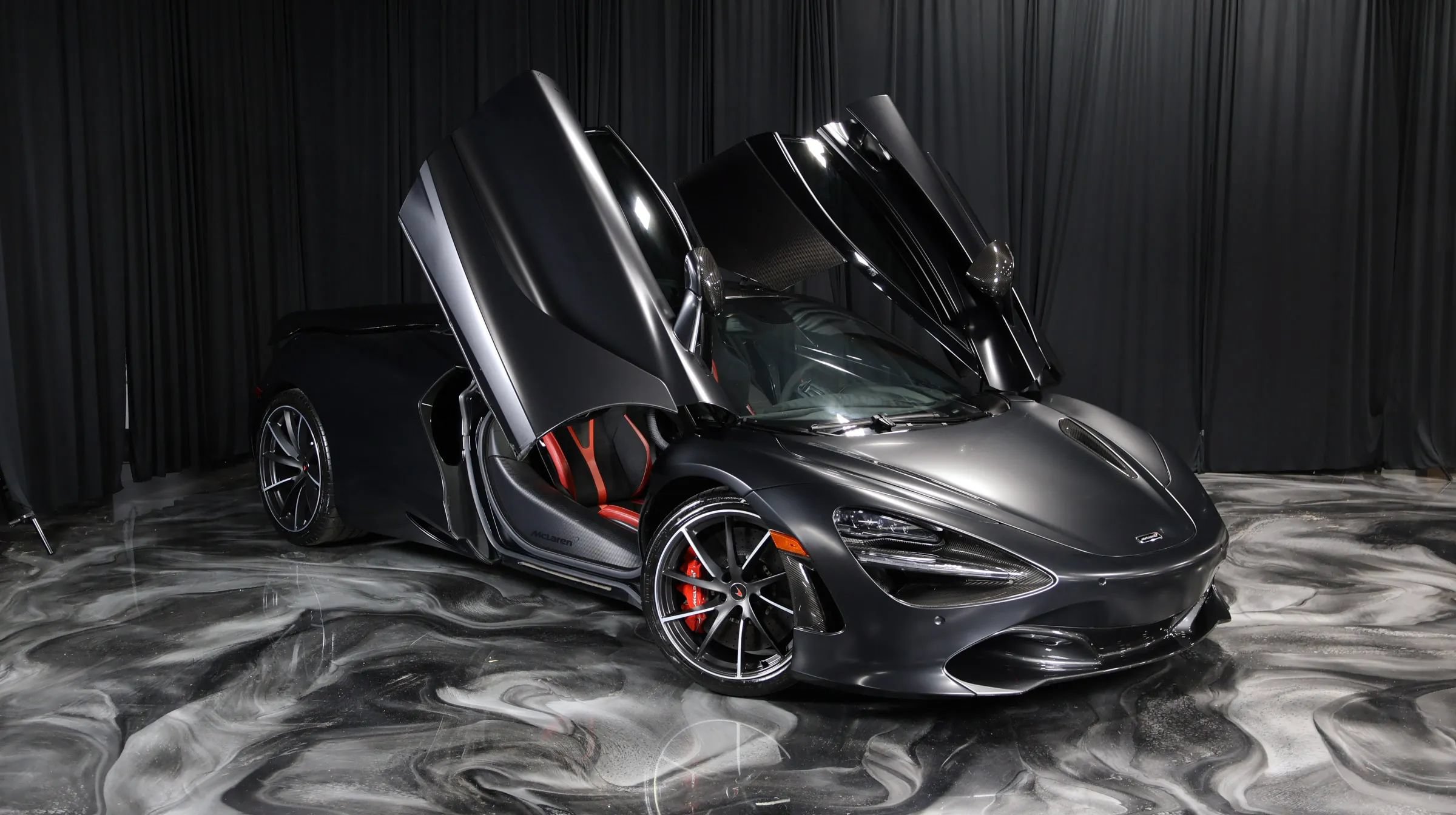 Used 2018 McLaren 720S RWD image 4