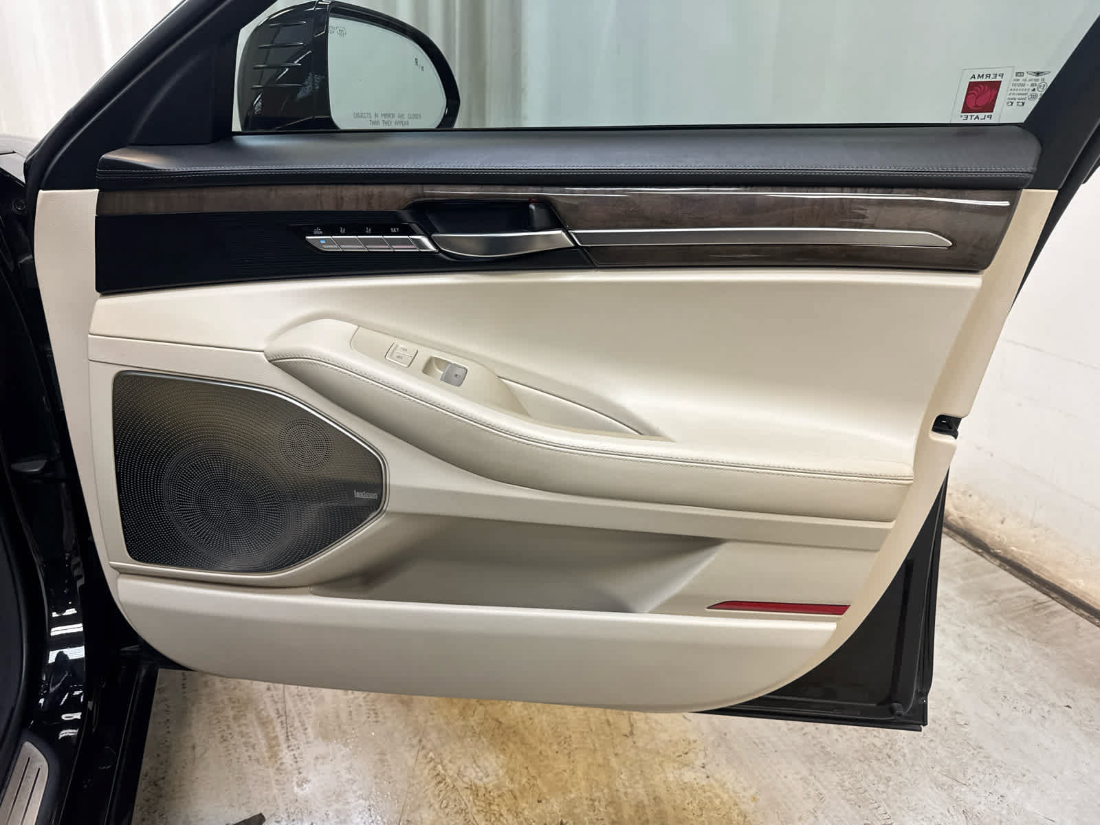 Used 2018 Genesis G90 5.0 Ultimate AWD/4WD image 31