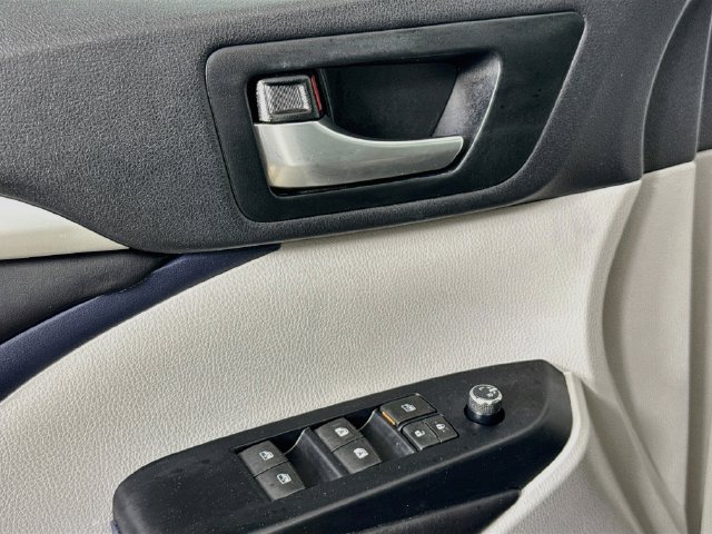 Used 2019 Toyota Highlander XLE AWD/4WD image 20