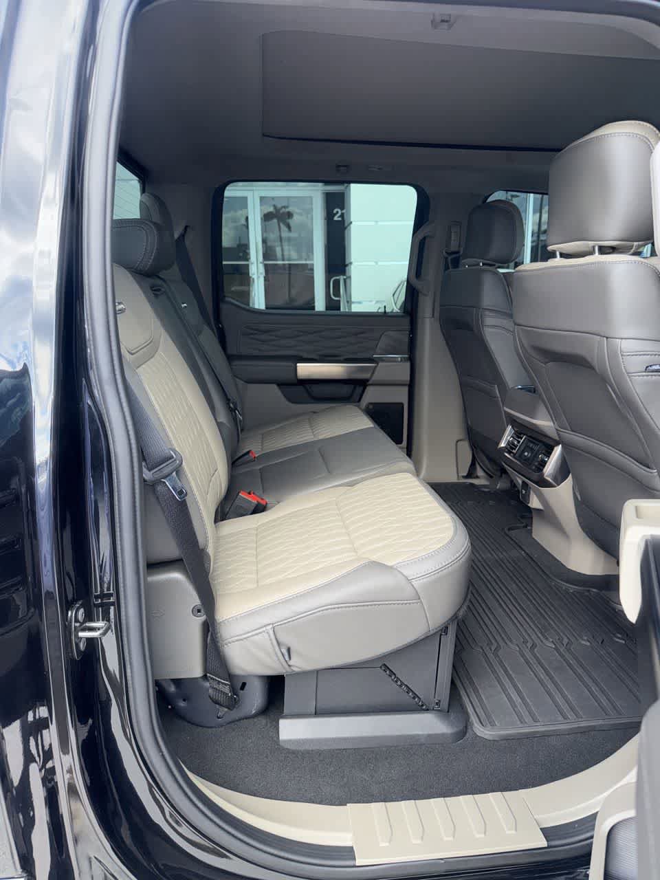 Used 2025 Ford F250 Platinum w/ Platinum Plus Package AWD/4WD image 11