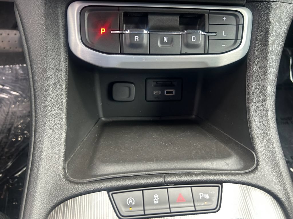 Used 2022 GMC Acadia SLT w/ LPO, Floor Liner Package AWD/4WD image 22