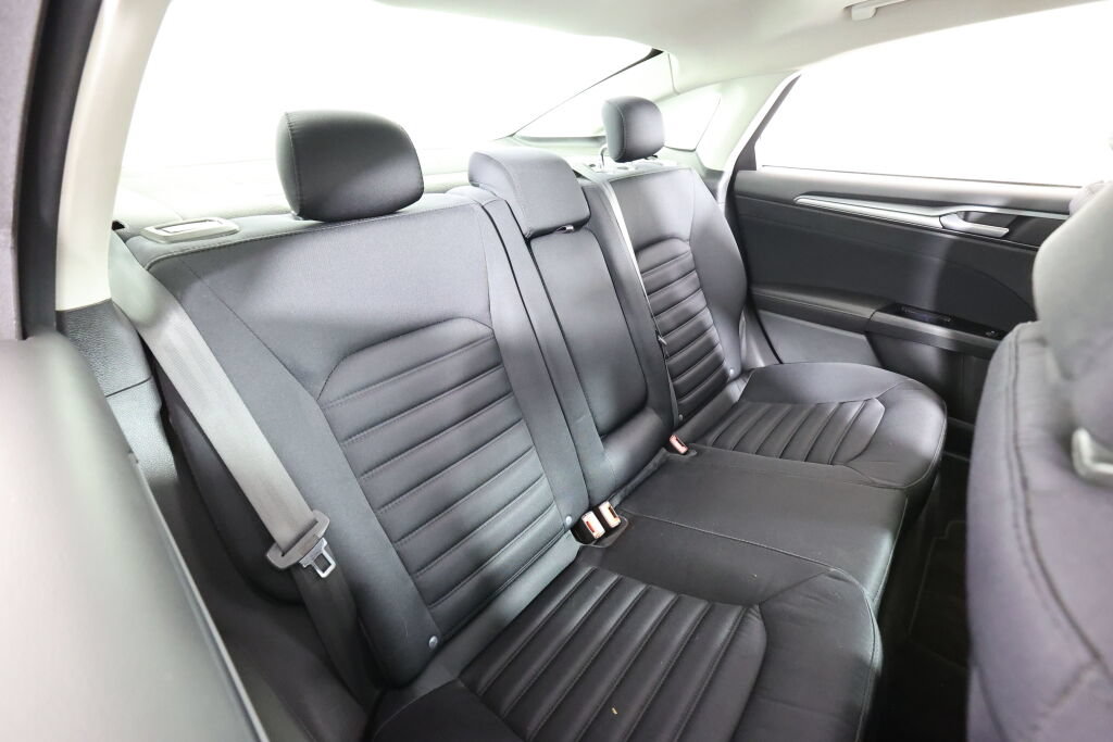 Used 2015 Ford Fusion SE FWD image 20