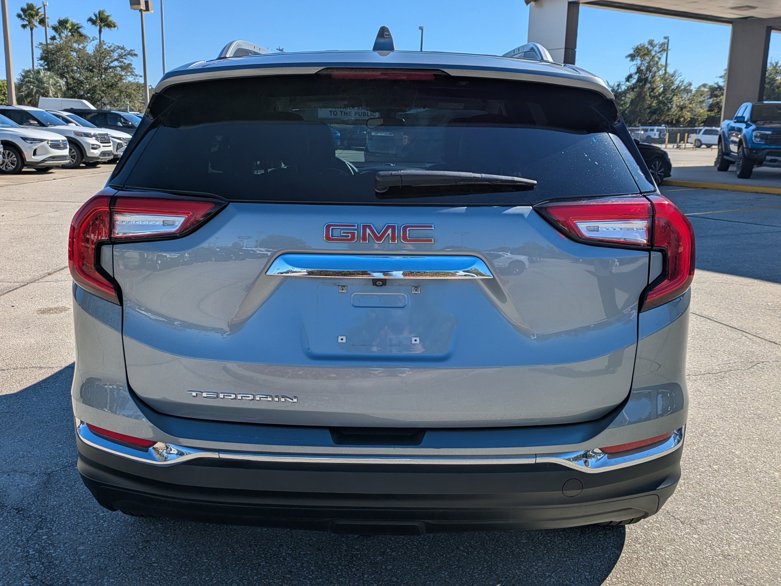 Used 2023 GMC Terrain SLT image 5
