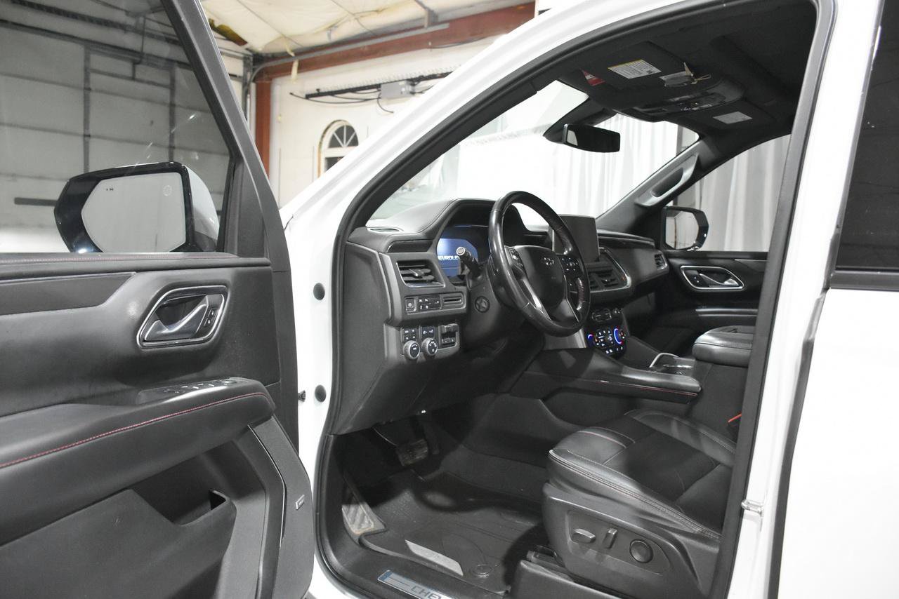 Used 2022 Chevrolet Tahoe RST w/ Luxury Package AWD/4WD image 11