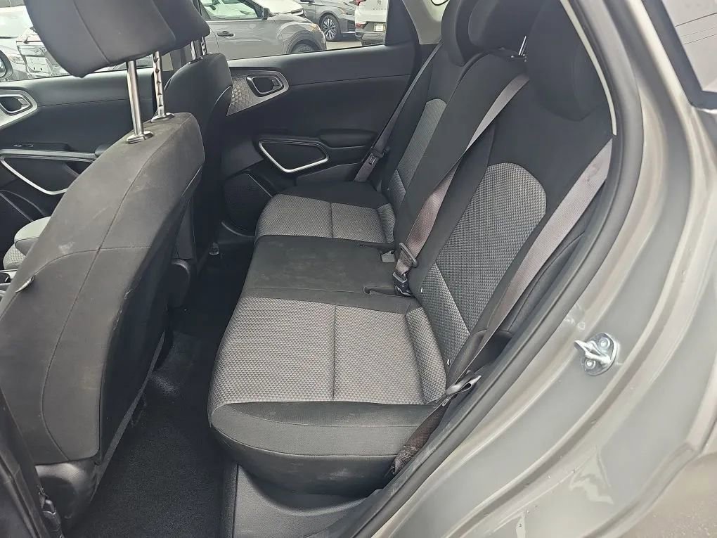 Used 2025 Kia Soul LX w/ LX Technology Package FWD image 19