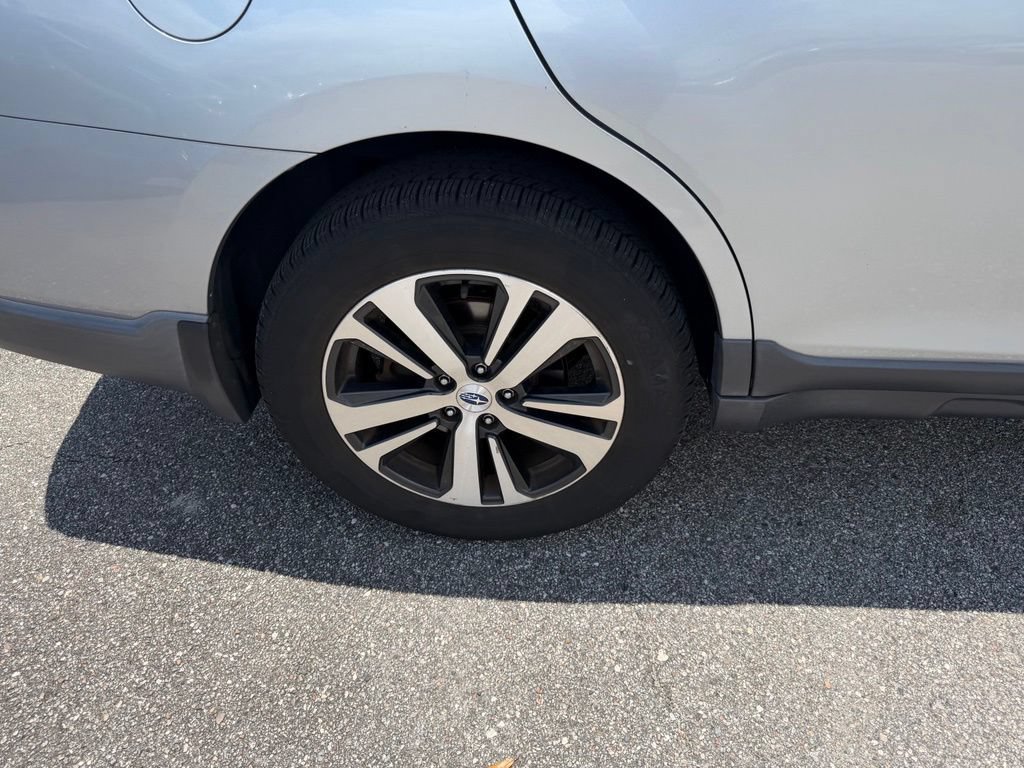 Used 2019 Subaru Outback 2.5i Limited w/ Popular Package #2 AWD/4WD image 5