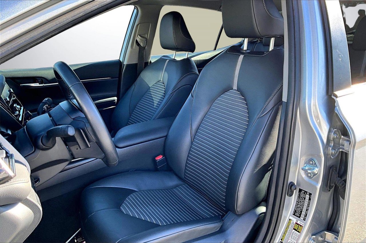 Used 2024 Toyota Camry SE image 19