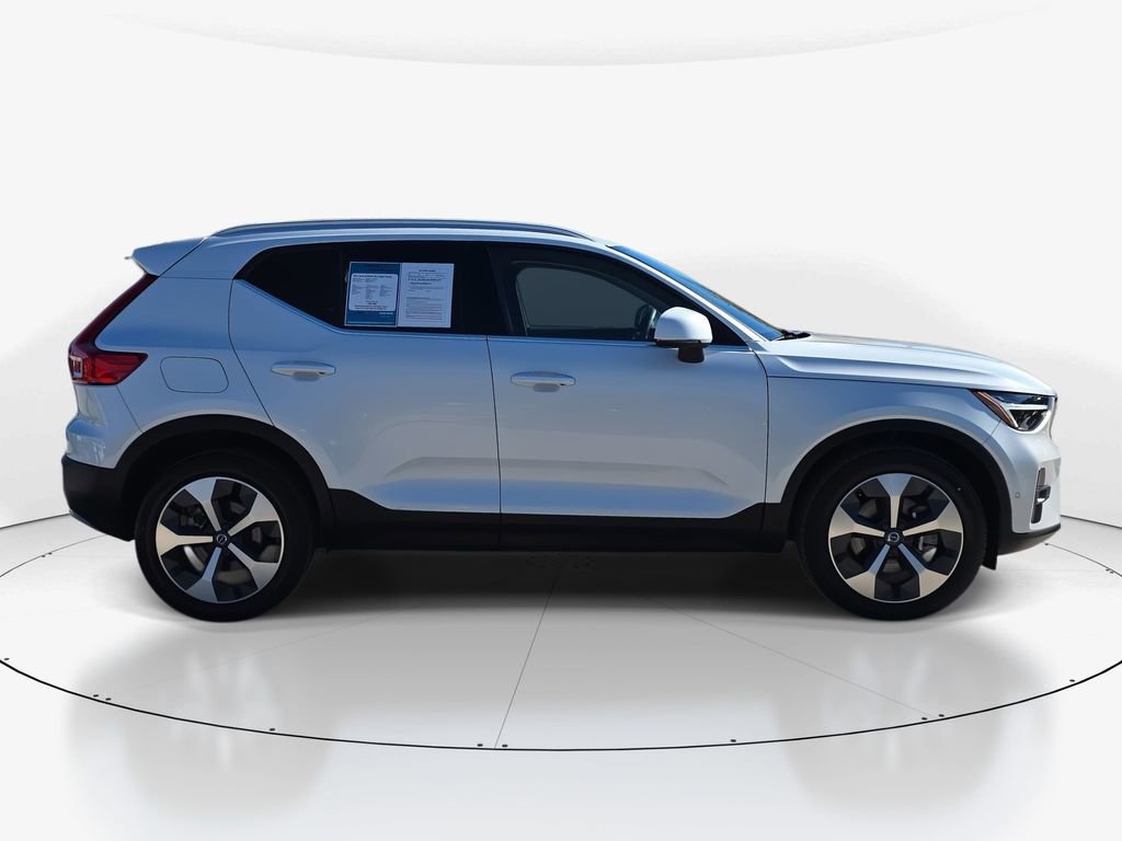 Used 2023 Volvo XC40 B5 Plus w/ Driver Assist Package image 3