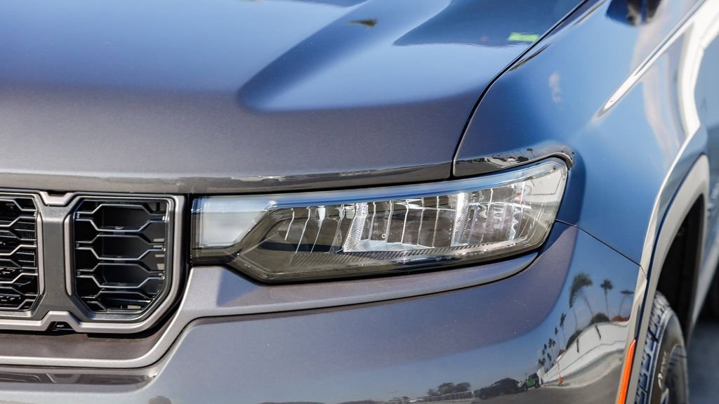 New 2026 Jeep Grand Cherokee Altitude image 5