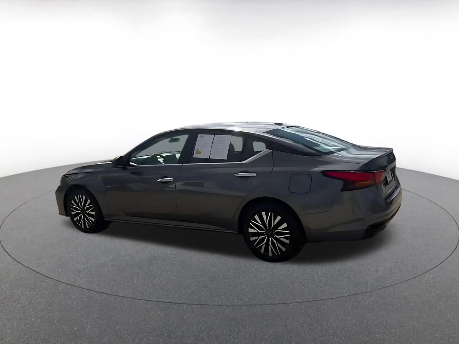 Used 2024 Nissan Altima 2.5 SV image 8