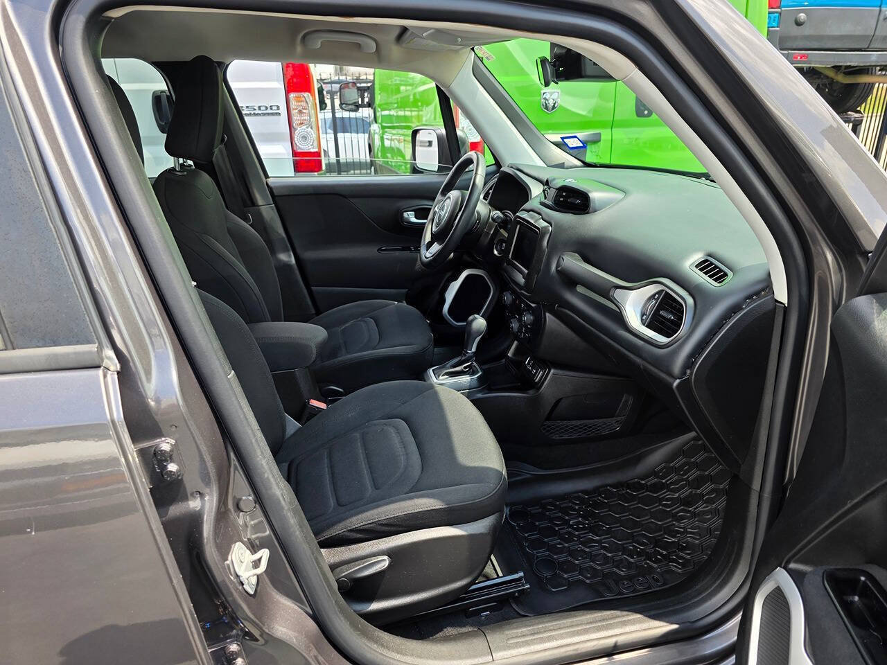 Used 2020 Jeep Renegade Latitude FWD image 16