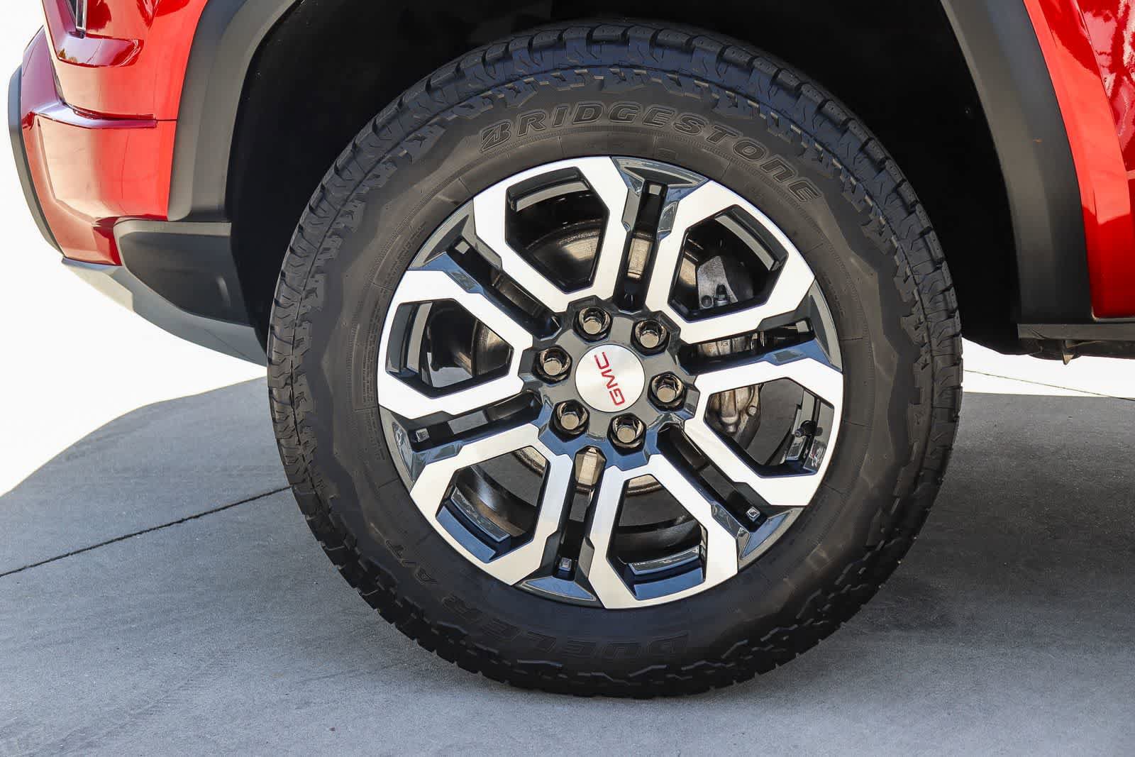 Used 2024 GMC Canyon AT4 w/ Canyon Safety Plus Package AWD/4WD image 9