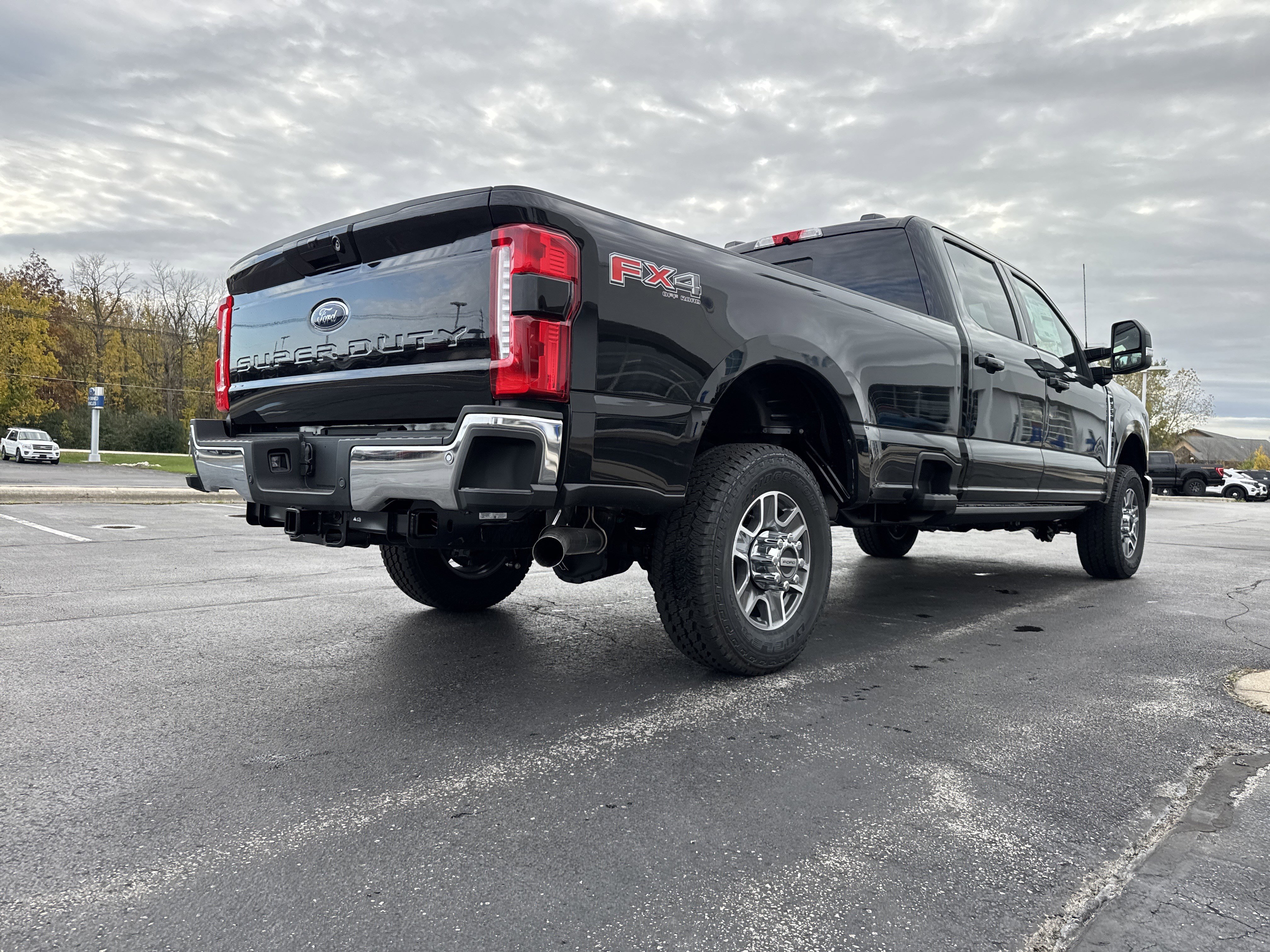 New 2026 Ford F350 Lariat w/ FX4 Off-Road Package image 13