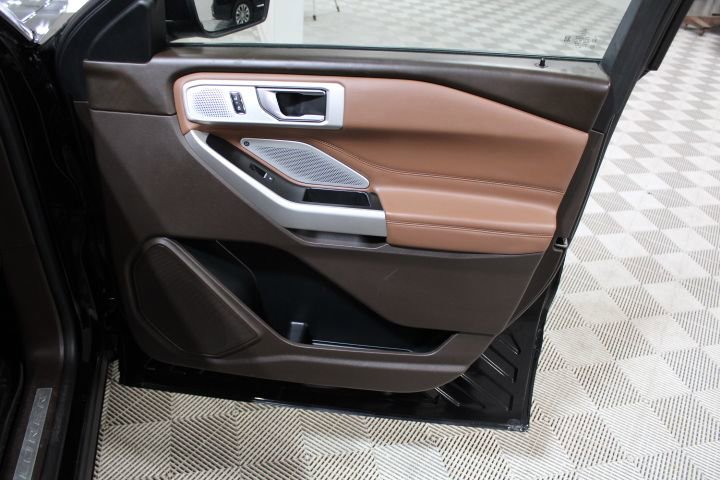 Used 2022 Ford Explorer King Ranch w/ Technology Package image 24