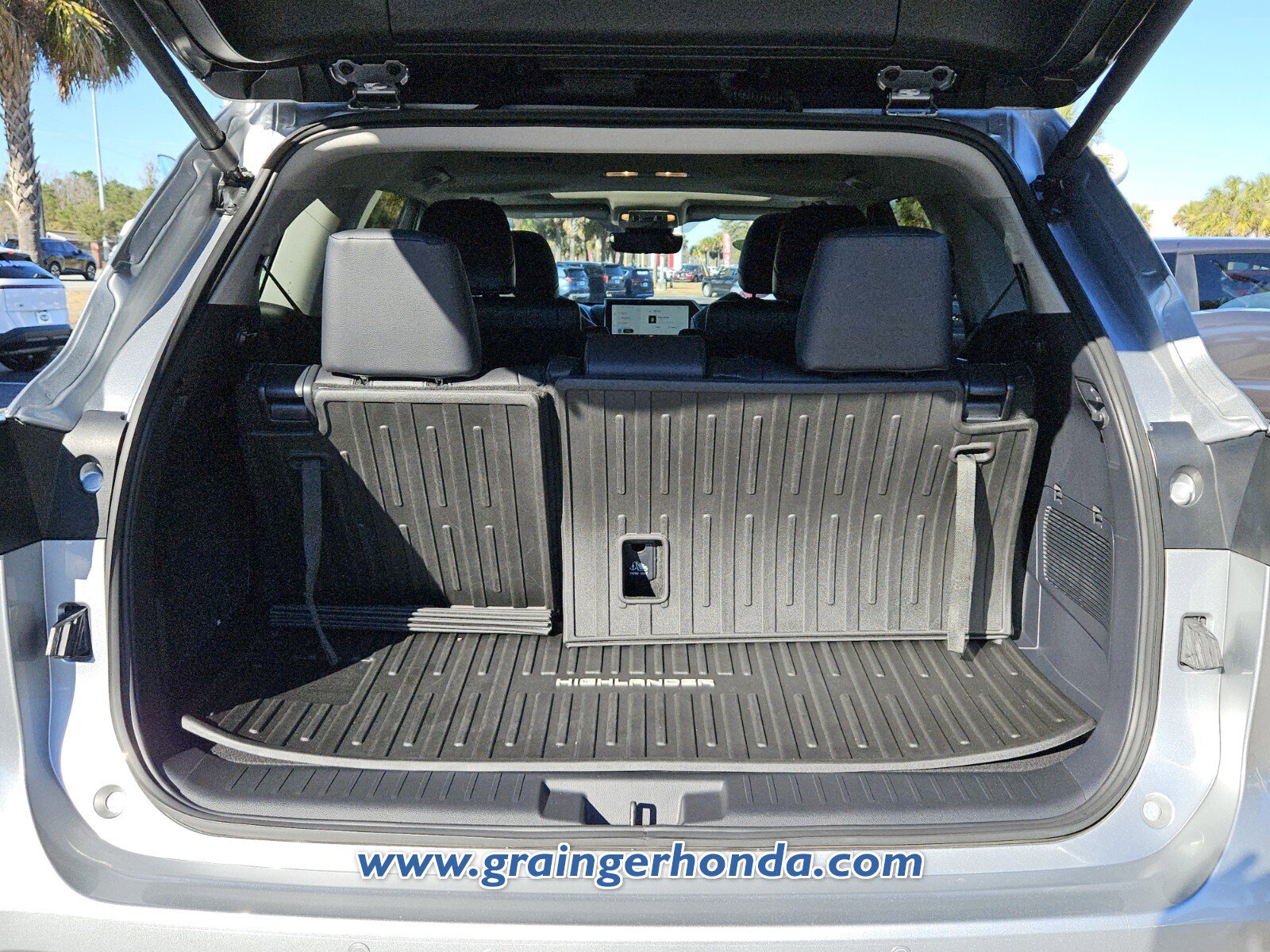 Used 2025 Toyota Highlander Limited image 13