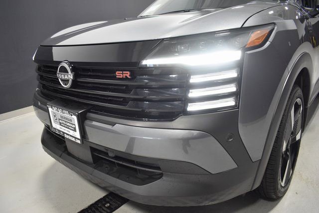 Certified 2025 Nissan Kicks SR image 11