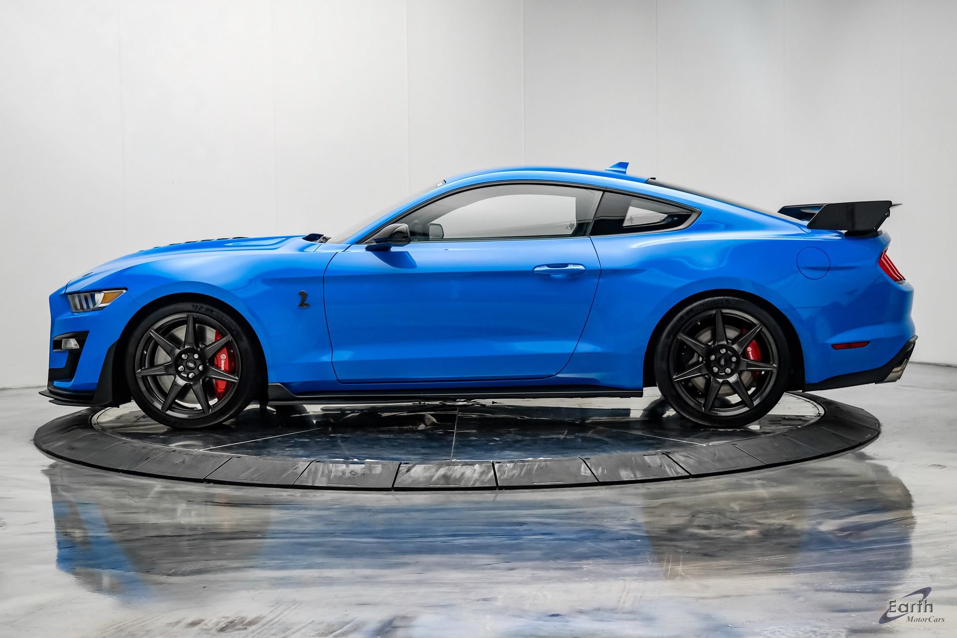 Used 2022 Ford Mustang Shelby GT500 w/ Carbon Fiber Track Pack RWD image 8
