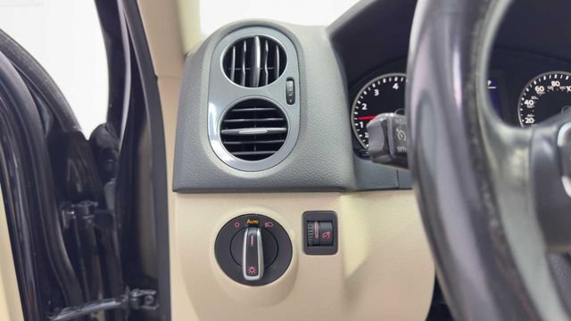 Used 2017 Volkswagen Tiguan S FWD image 30