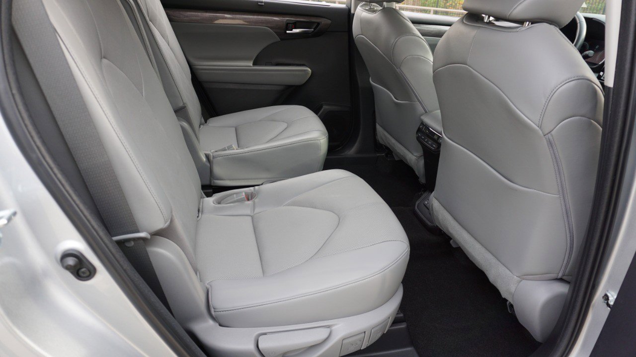Used 2023 Toyota Highlander Platinum image 31