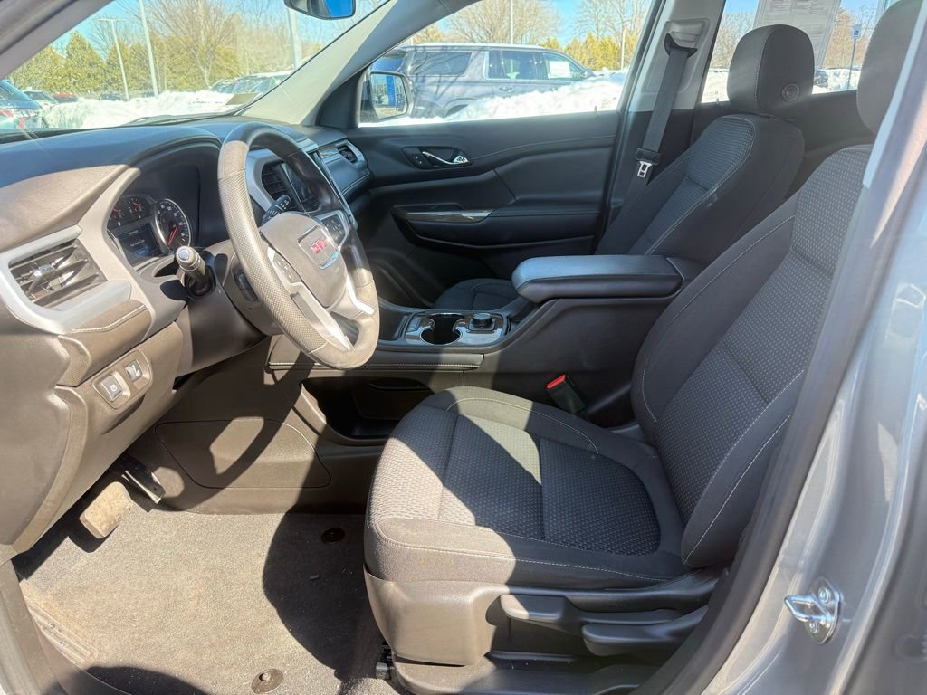 Used 2023 GMC Acadia SLE image 17