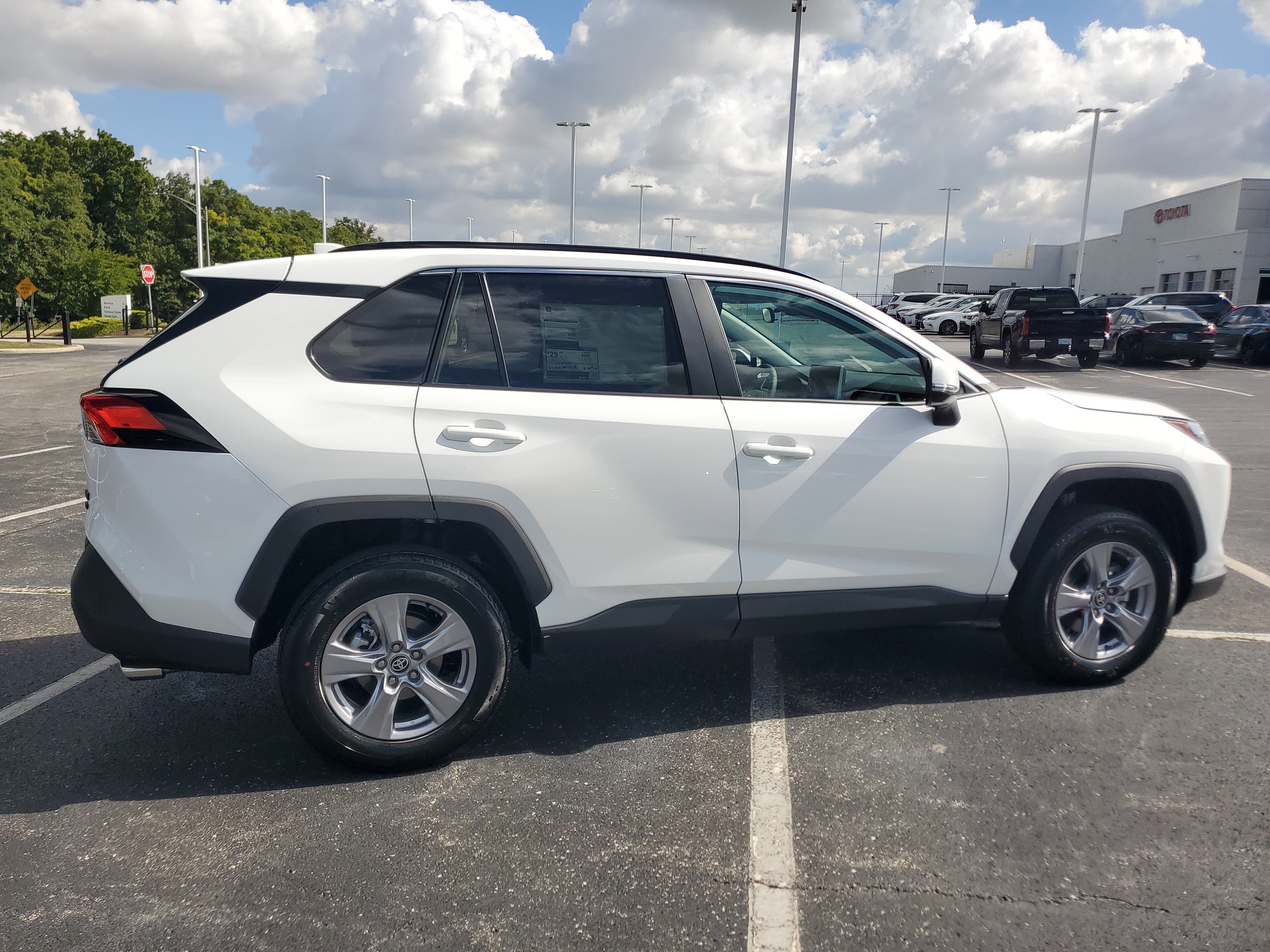 Used 2025 Toyota RAV4 XLE image 5