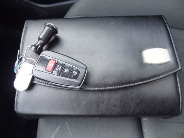 Used 2024 Toyota RAV4 XLE AWD/4WD image 31