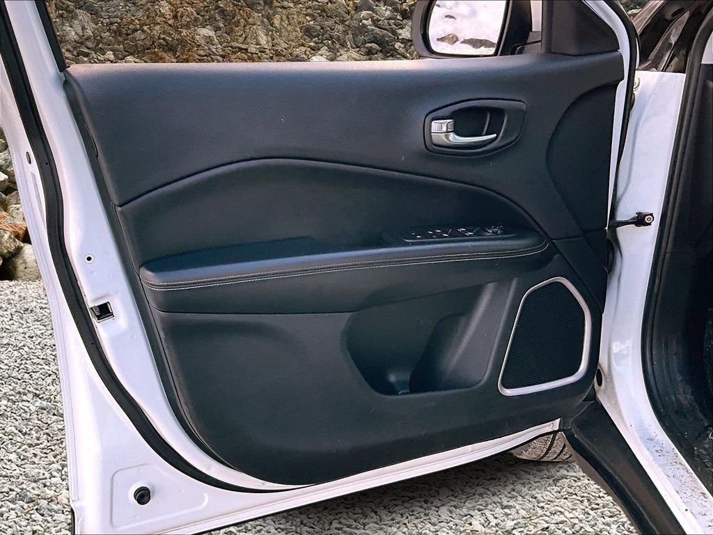 Used 2018 Jeep Compass Latitude w/ Popular Equipment Group image 20