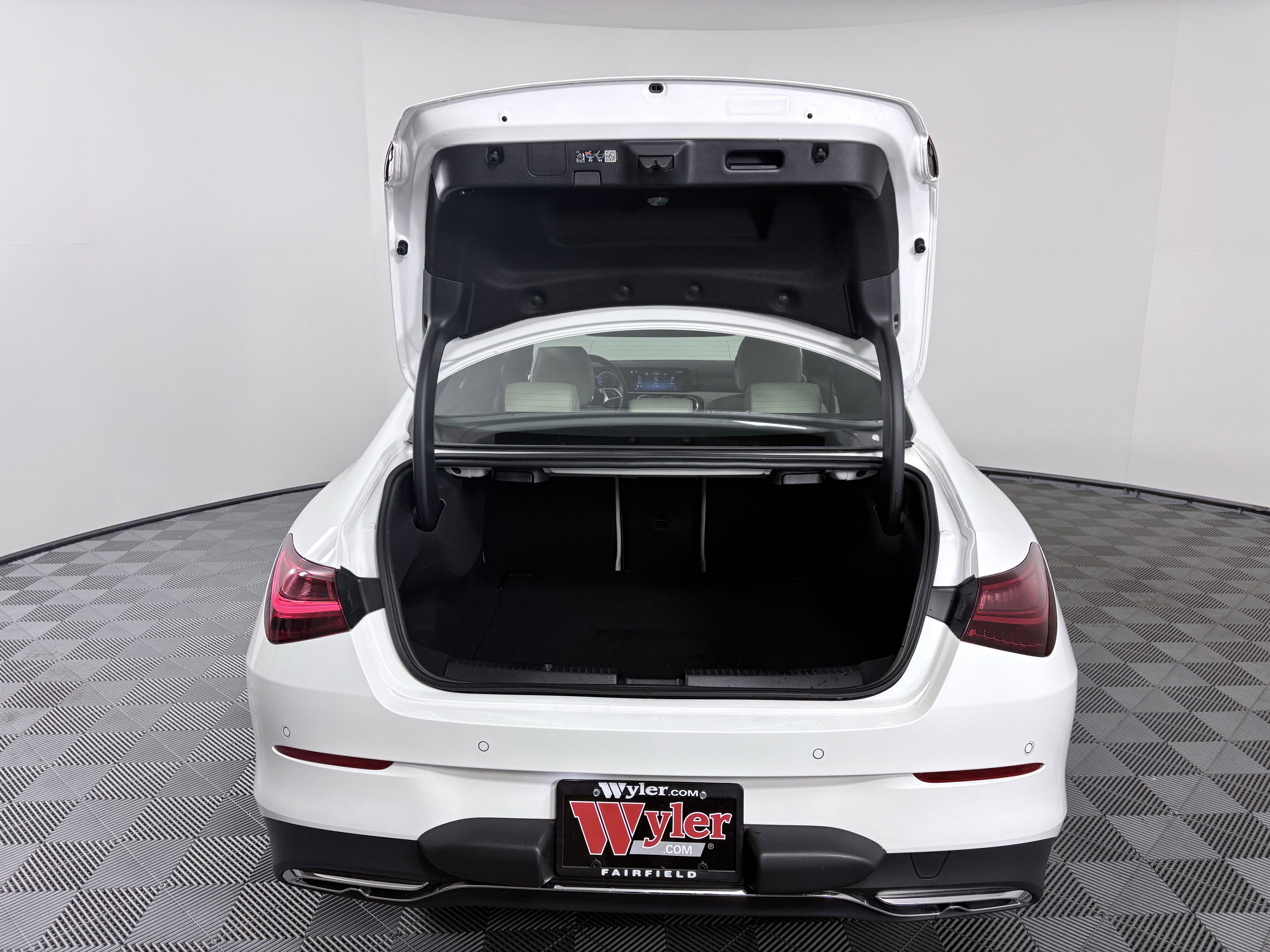 Used 2025 Mercedes-Benz CLA 250 4MATIC image 9