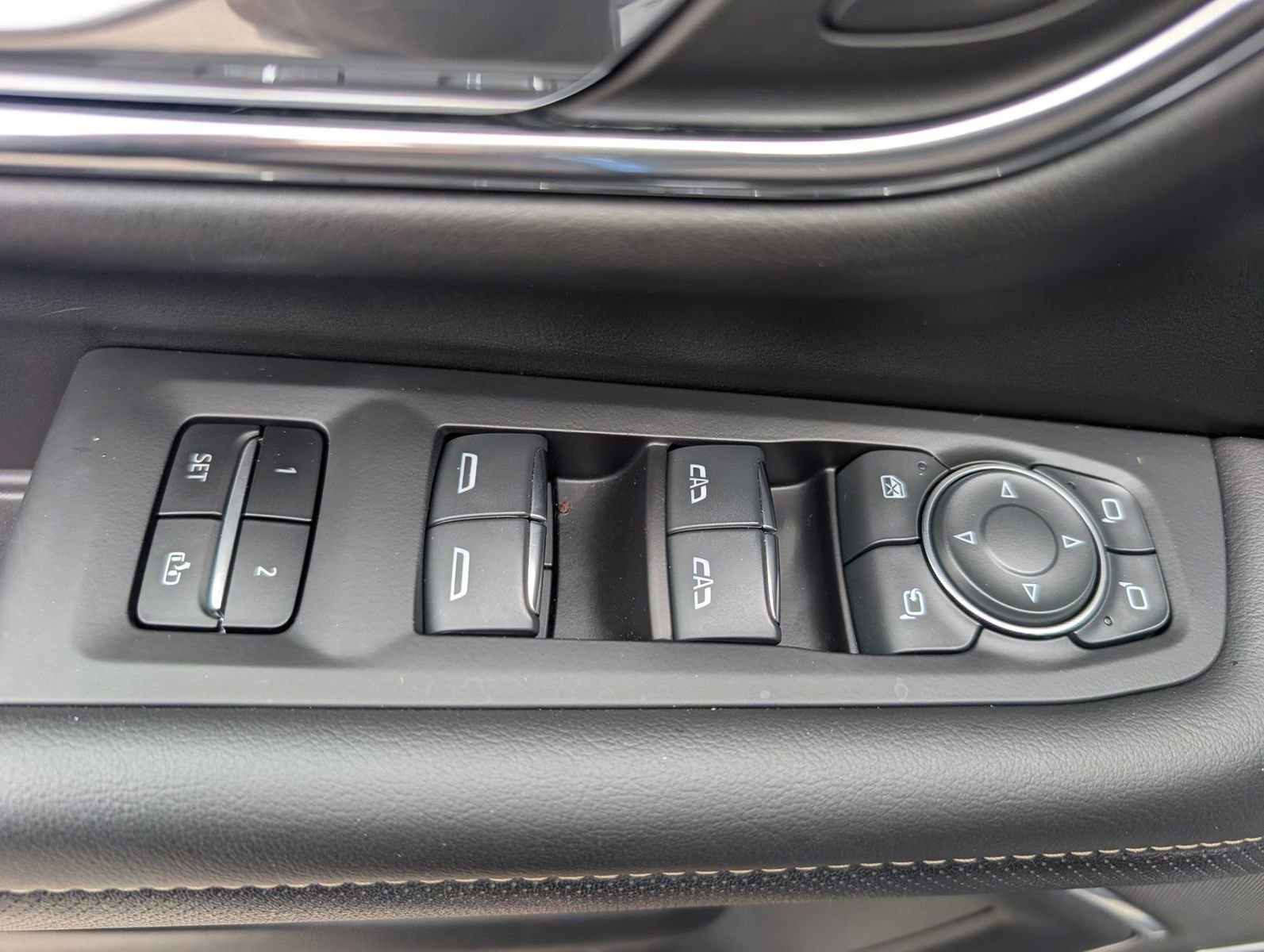 Used 2024 Chevrolet Suburban Premier AWD/4WD image 8