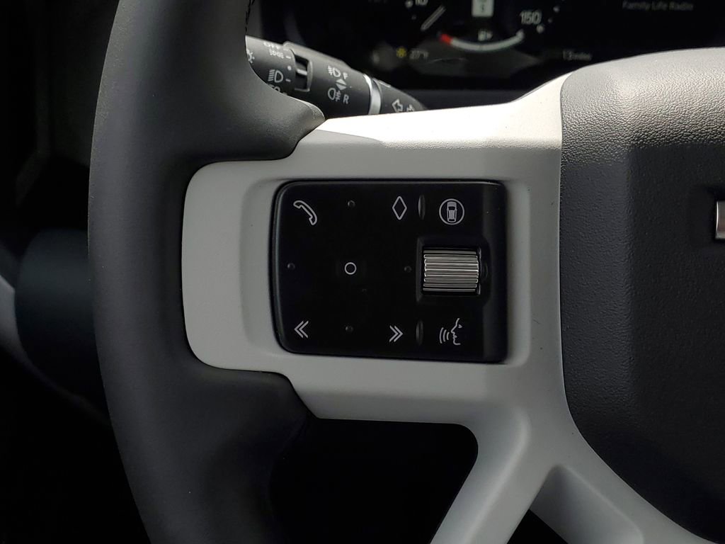 New 2026 Land Rover Defender 130 X-Dynamic SE image 15