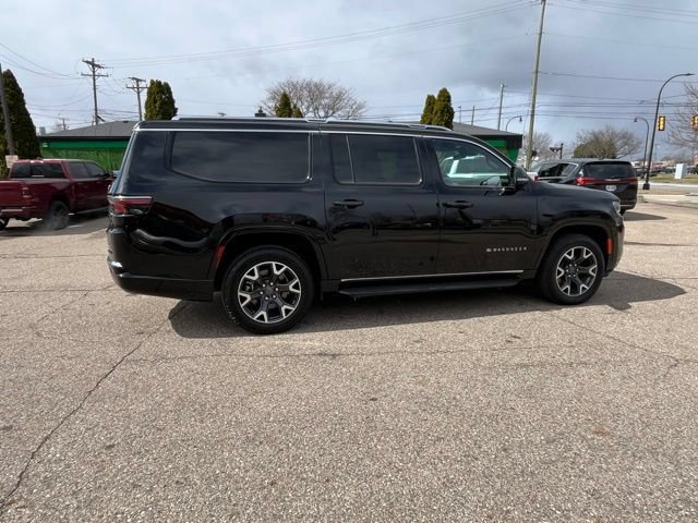 Used 2023 Jeep Wagoneer L Series III w/ Preferred Equipment Group AWD/4WD image 6