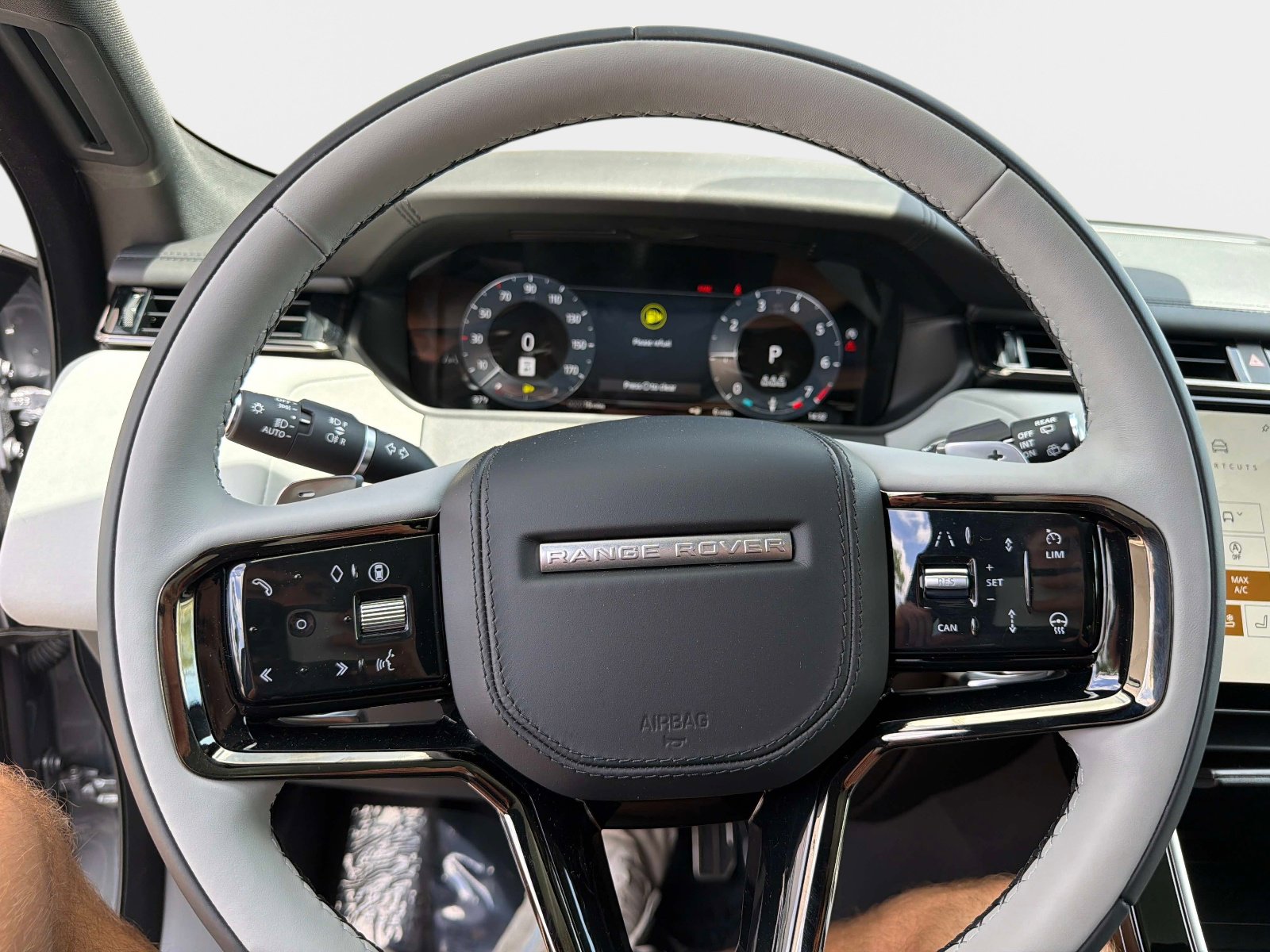 New 2026 Land Rover Range Rover Velar Dynamic SE image 23