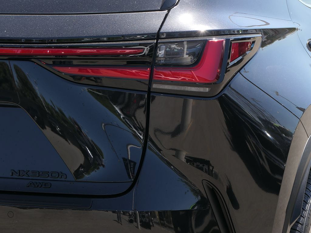 Used 2025 Lexus NX 350h AWD w/ Cold Area Package image 4