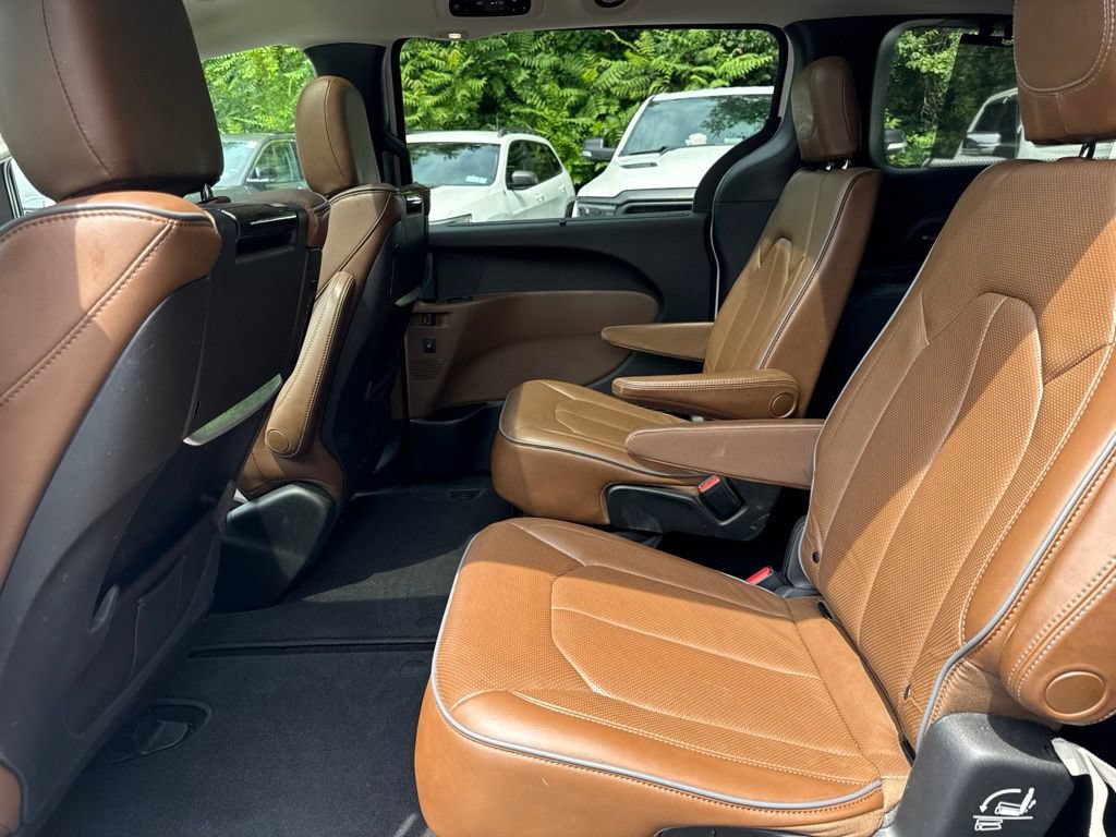 Used 2019 Chrysler Pacifica Limited w/ Advanced Safetytec Group FWD image 12