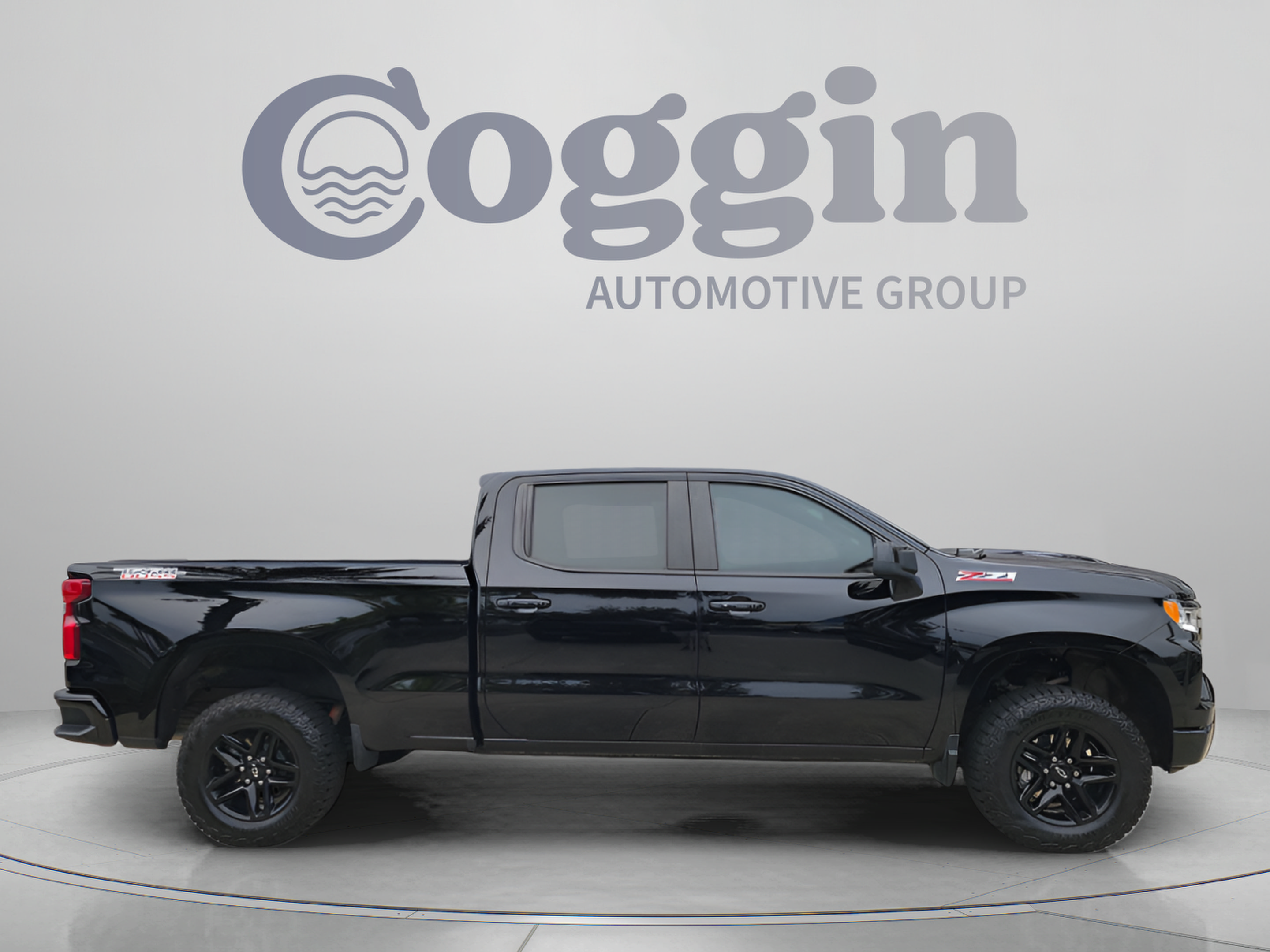 Used 2024 Chevrolet Silverado 1500 LT Trail Boss w/ Convenience Package II AWD/4WD image 4