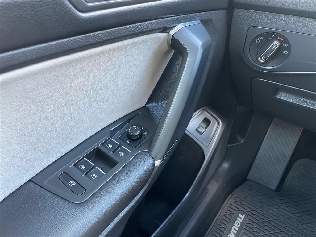 Used 2020 Volkswagen Tiguan SEL w/ 3rd Row Seat Package AWD/4WD image 20