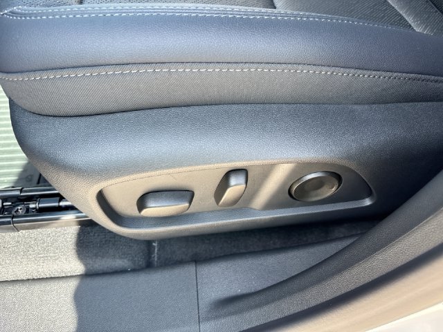 New 2027 Chevrolet Equinox LT w/ Convenience Package II FWD image 12