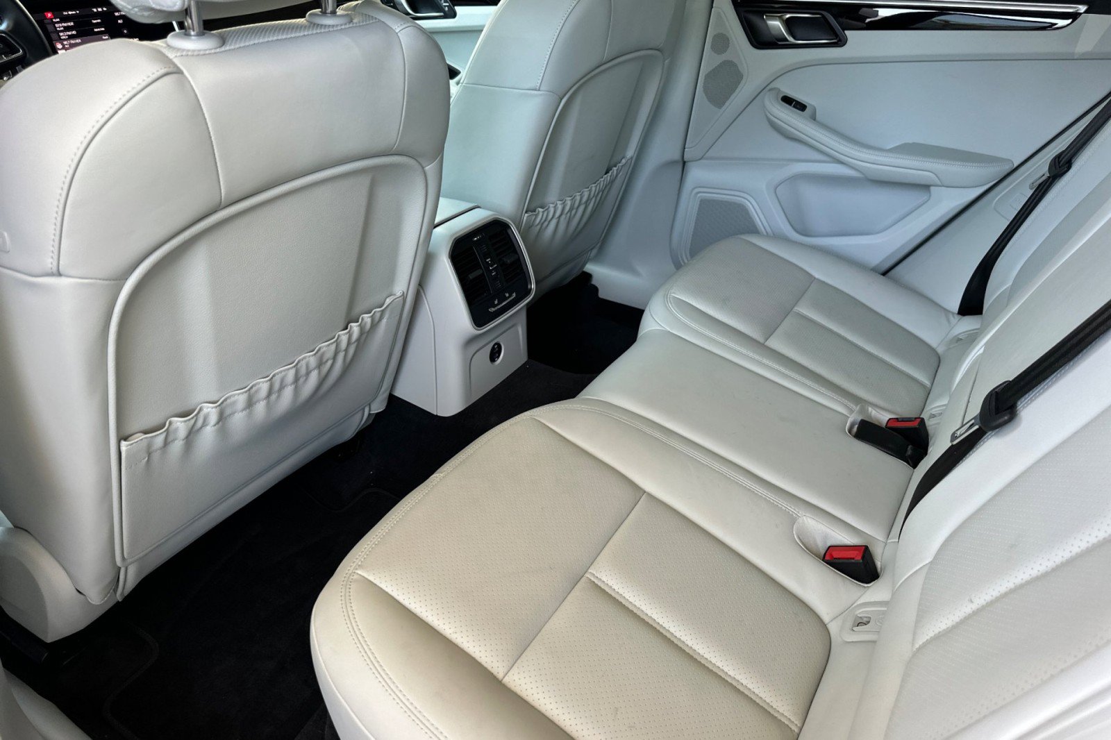 Certified 2023 Porsche Macan AWD/4WD image 13