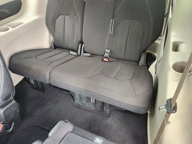 Used 2024 Chrysler Pacifica Touring-L image 29