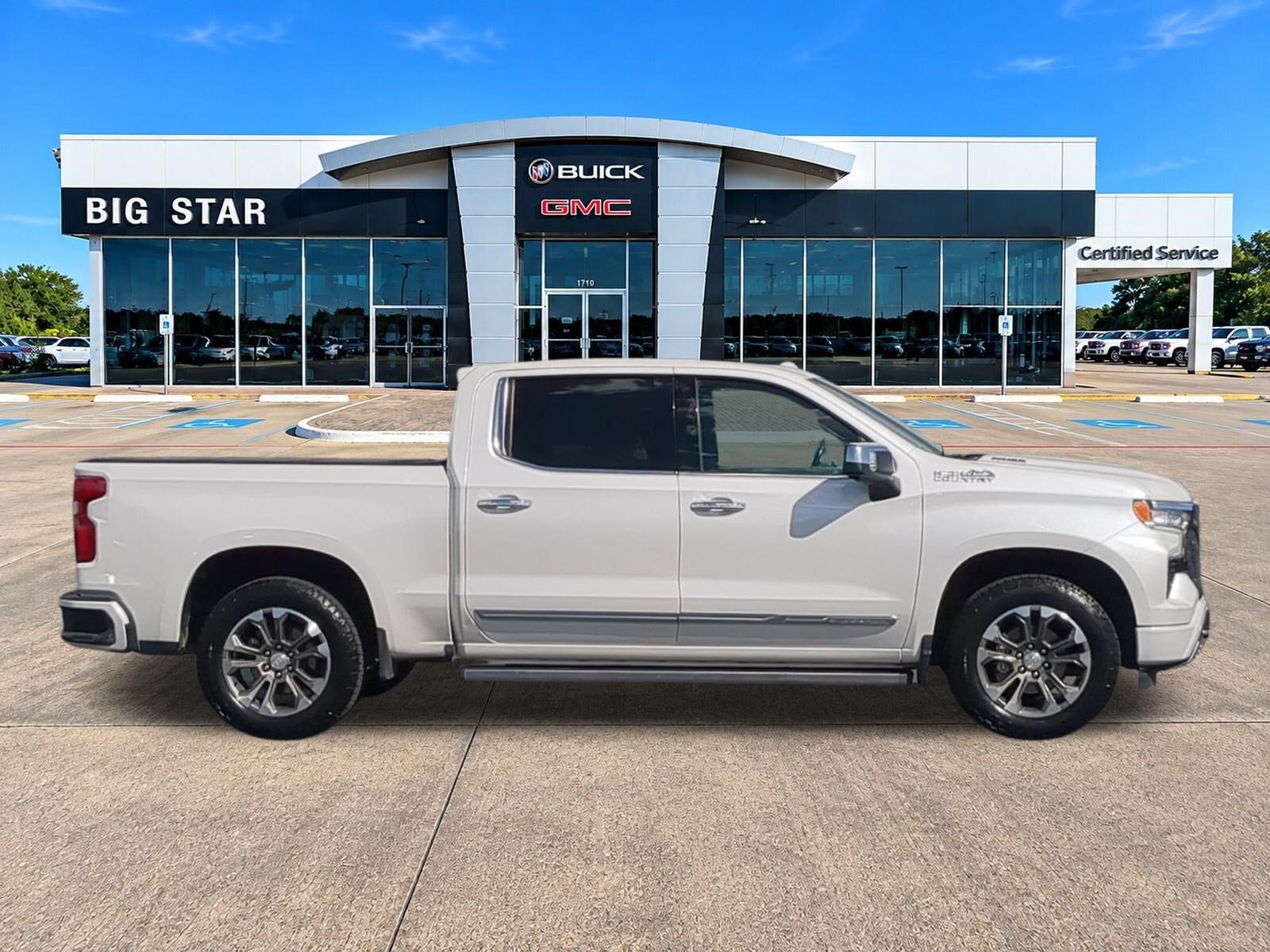 Used 2023 Chevrolet Silverado 1500 High Country w/ Technology Package AWD/4WD image 2