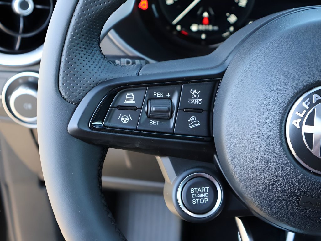 New 2025 Alfa Romeo Stelvio Sprint AWD/4WD image 32