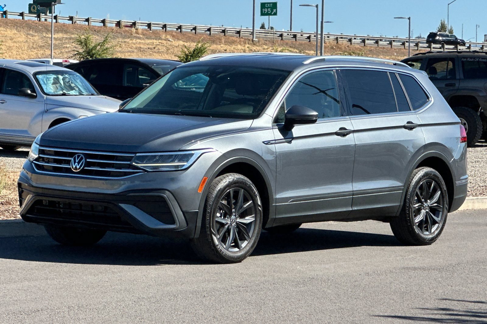 Used 2024 Volkswagen Tiguan SE AWD/4WD image 7
