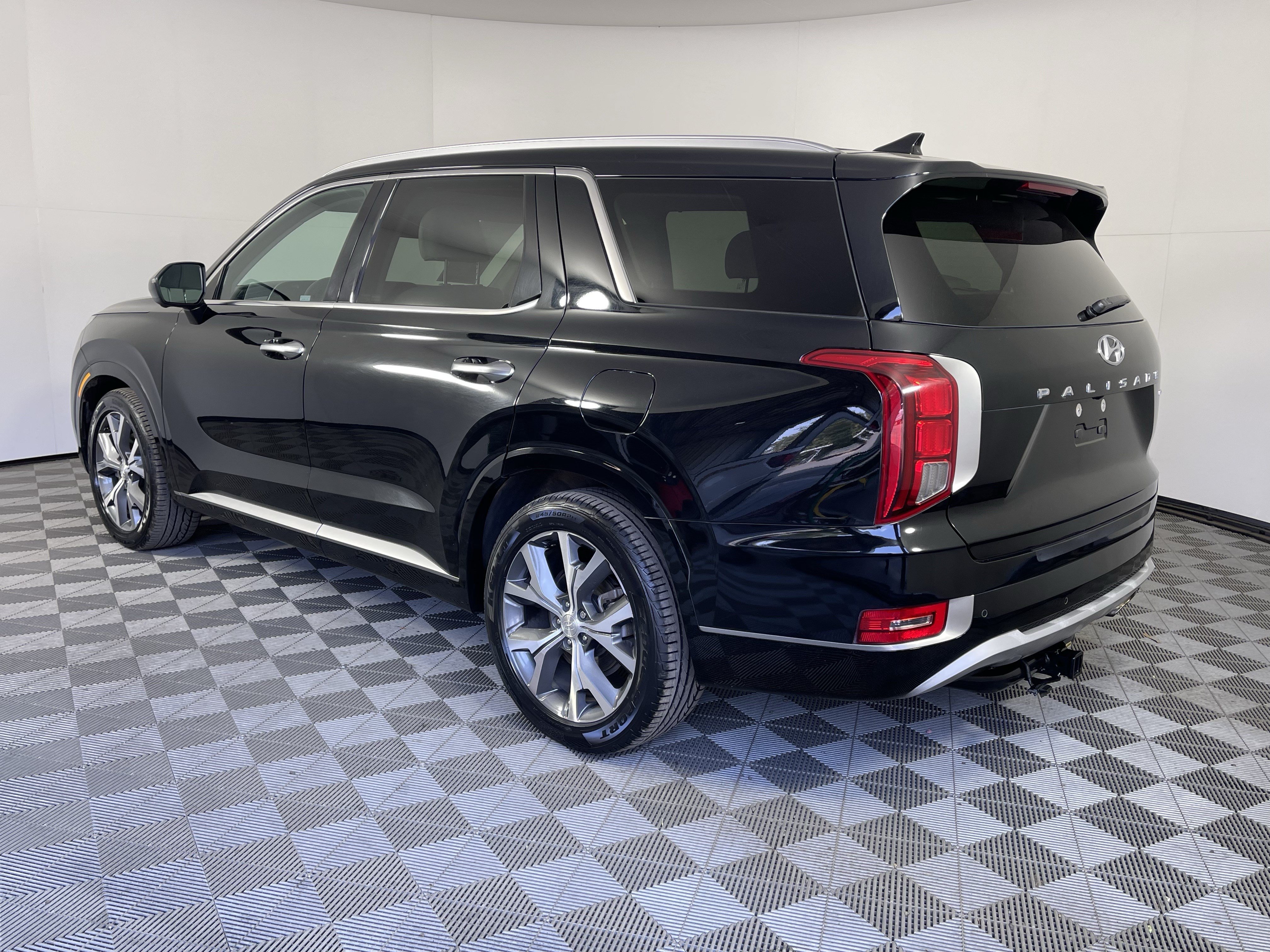 Used 2022 Hyundai Palisade Limited w/ Cargo Package AWD/4WD image 3