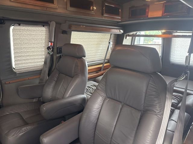 Used 2003 Chevrolet Express 1500 w/ Preferred Equipment Group 4 RWD image 17