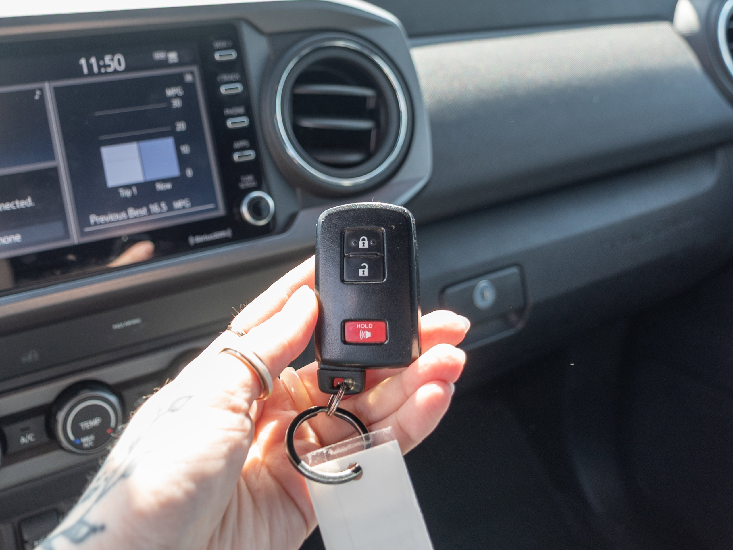 Used 2020 Toyota Tacoma TRD Sport w/ Technology Package image 15