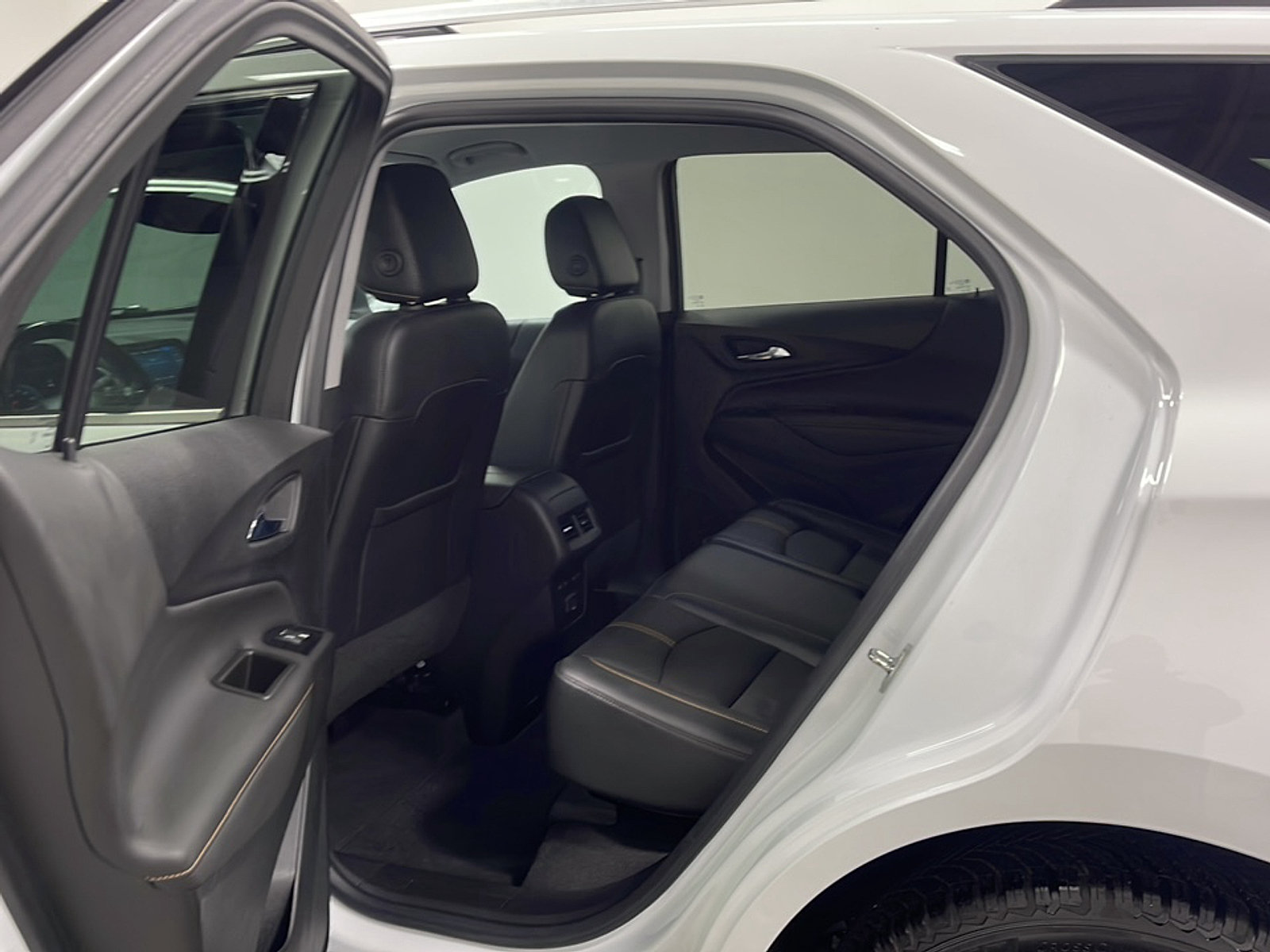 Used 2022 Chevrolet Equinox Premier AWD/4WD image 14