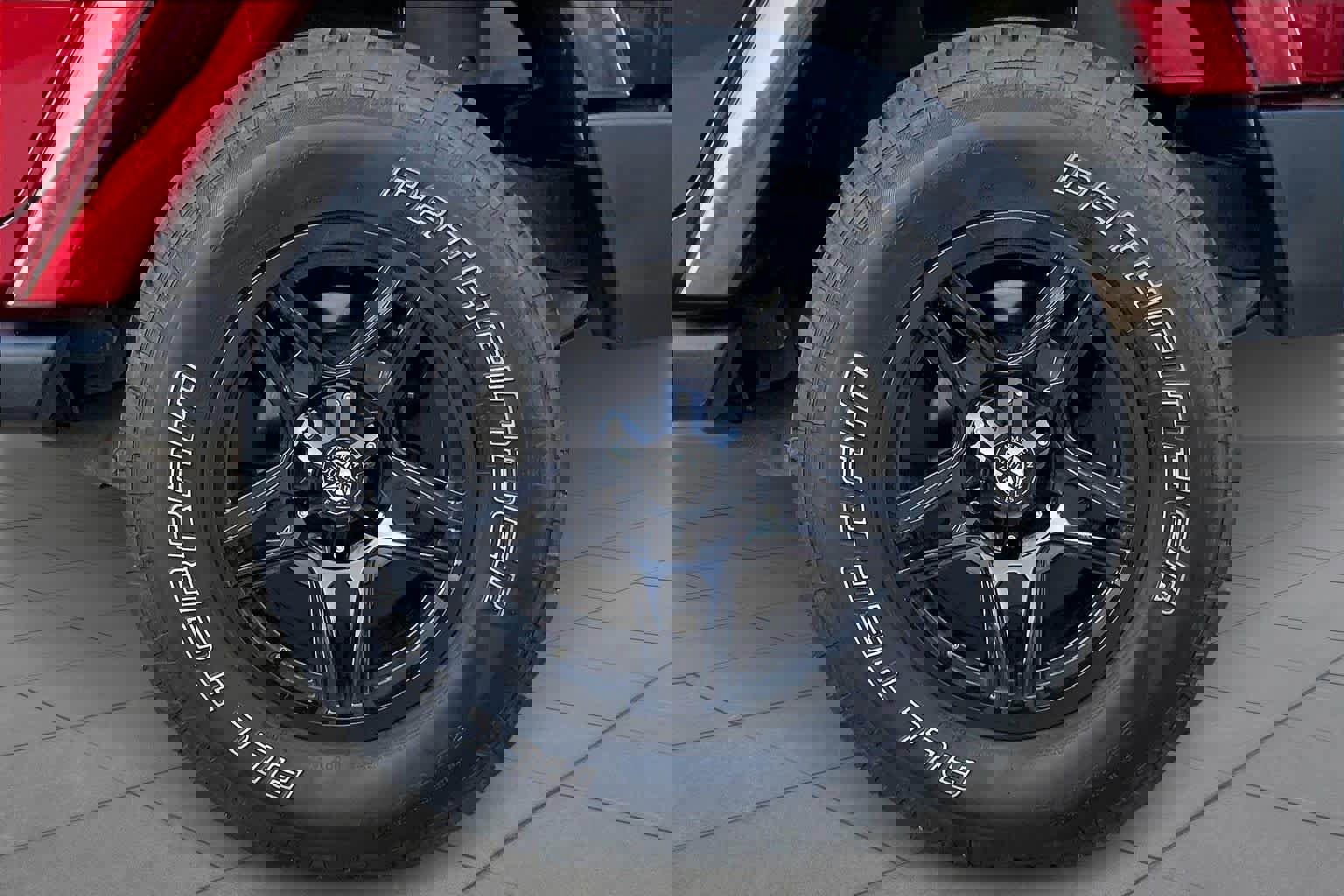 Used 2012 Jeep Wrangler Unlimited Sahara w/ Connectivity Group image 9