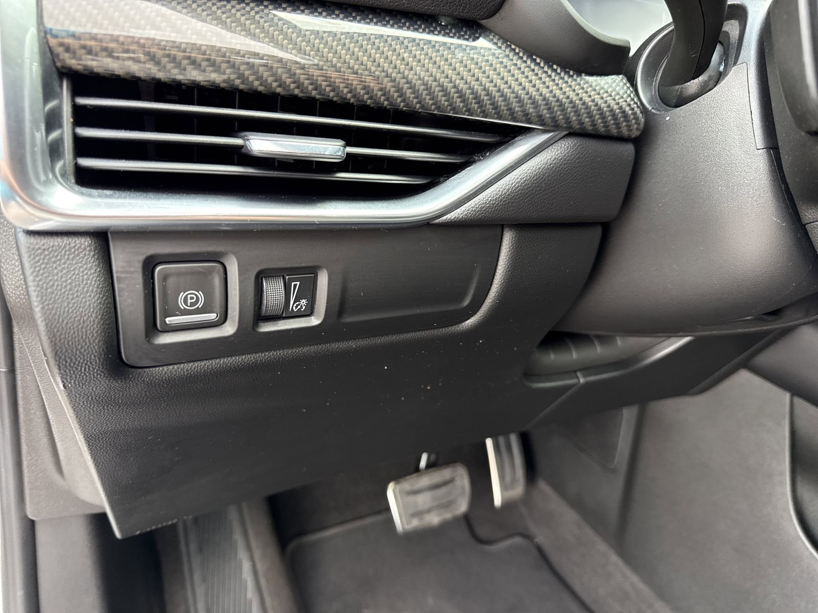 Used 2022 Cadillac XT4 Sport w/ Enhanced Visibility Package FWD image 18